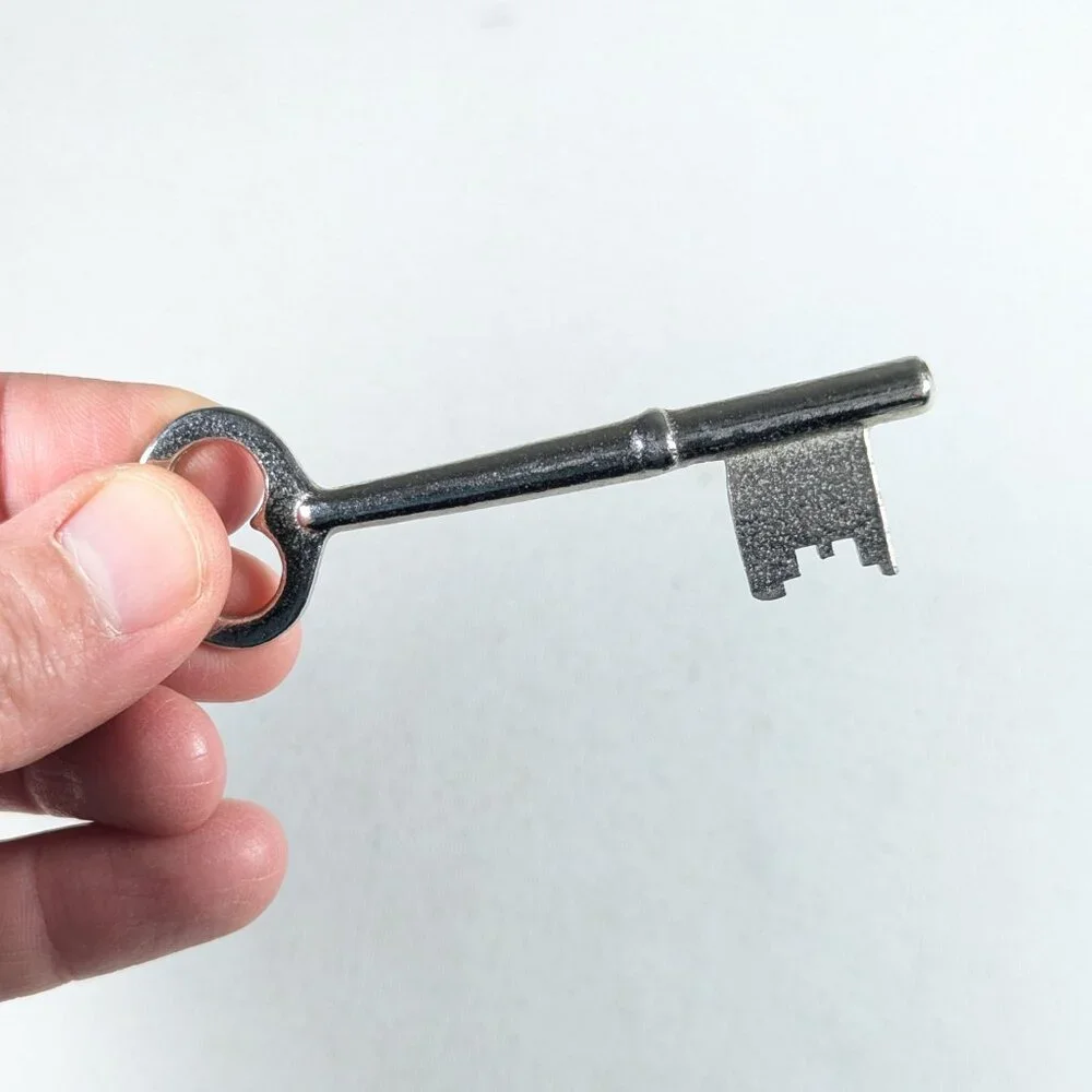 Vintage skeleton Key pendant TAYLOR 524, home decor, vintage latch key - Picture 5 of 6